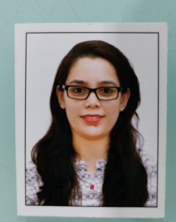 Dr Esha Nausheen
